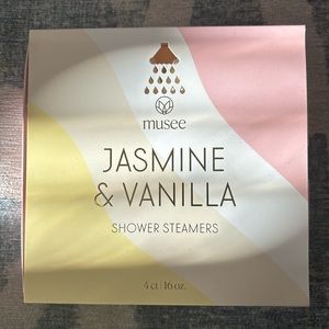 Four count Jasimine & Vanille shower steamers to turn bath time into an oasis.
